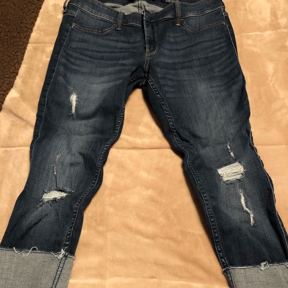 Hollister skinny crop jeans.